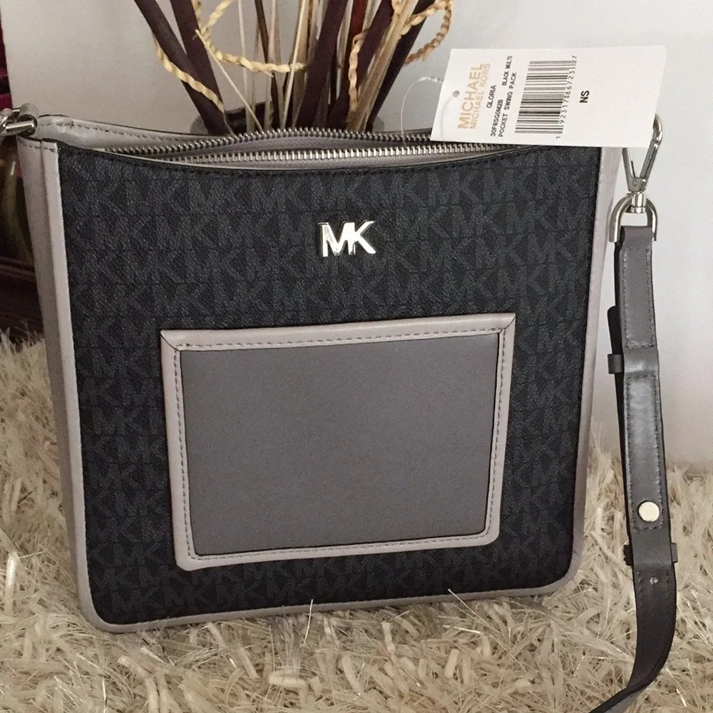 Michael Kors Gloria Pocket Swing Pack Crossbody